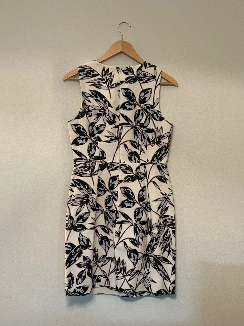 J Crew Sleeveless Black & Ivory Leaf Print Sheath Dress Size 6